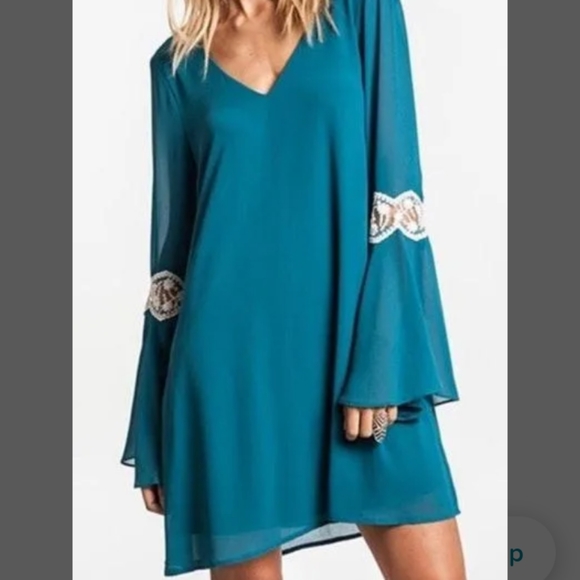 Umgee Dresses & Skirts - Umgee mini 70s style mini boho bell Sleeve dress